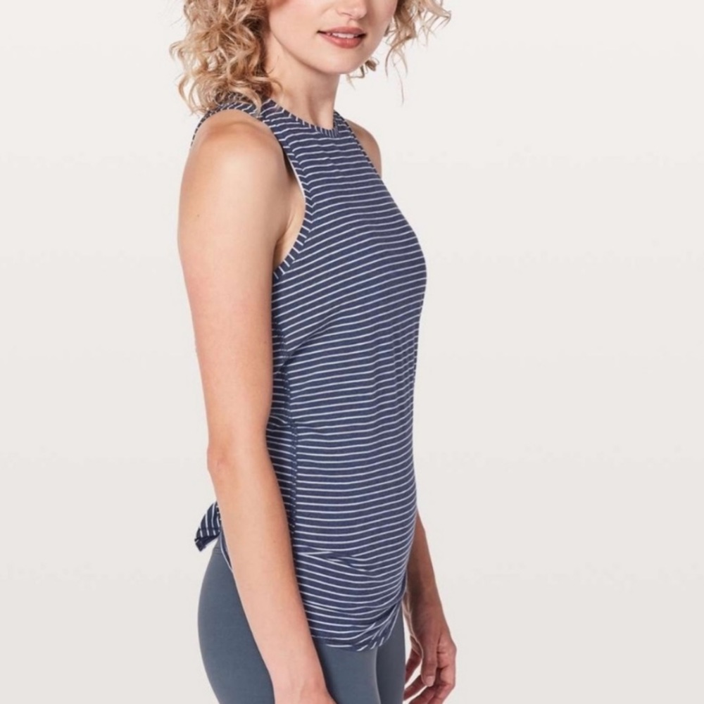 All Tied Up Lululemon tank 8 EUC